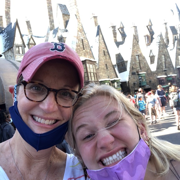 Meet your Posher, Beth - Picture 2 of 3